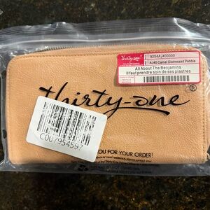 NWT‼️Thirty-One Camel Pebble Wallet